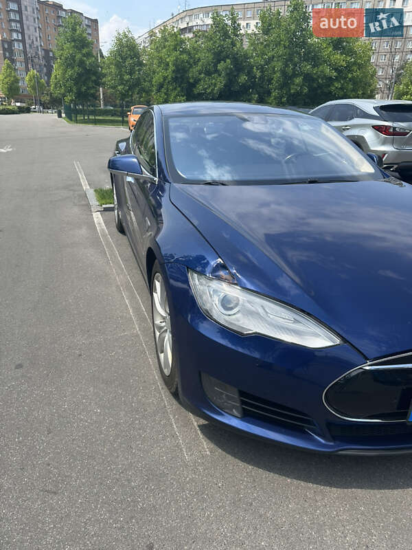 Лифтбек Tesla Model S 2015 в Днепре