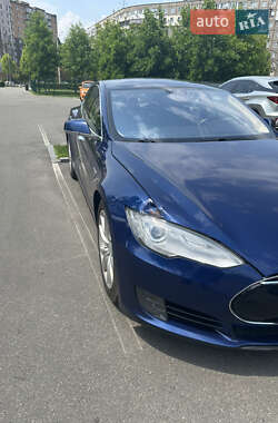 Лифтбек Tesla Model S 2015 в 