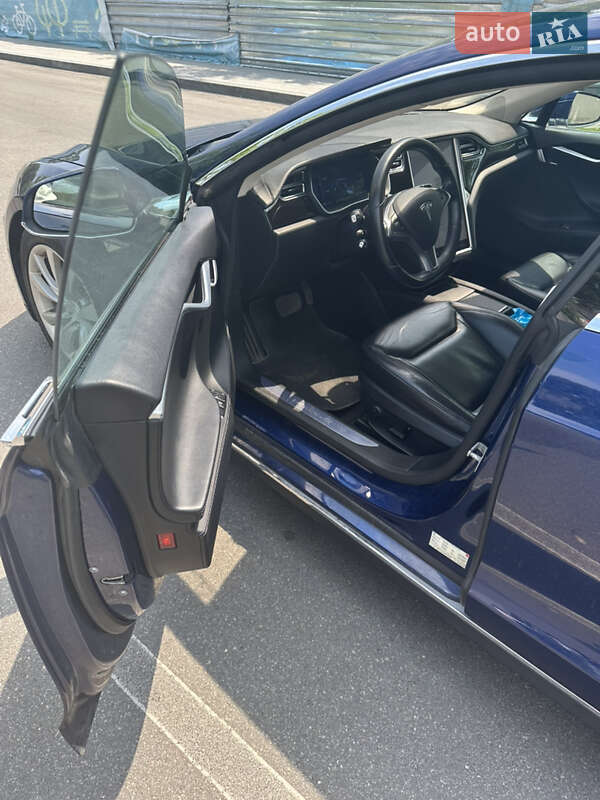Лифтбек Tesla Model S 2015 в Днепре