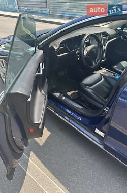 Лифтбек Tesla Model S 2015 в 