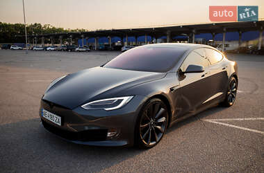 Ліфтбек Tesla Model S 2017 в Дніпрі