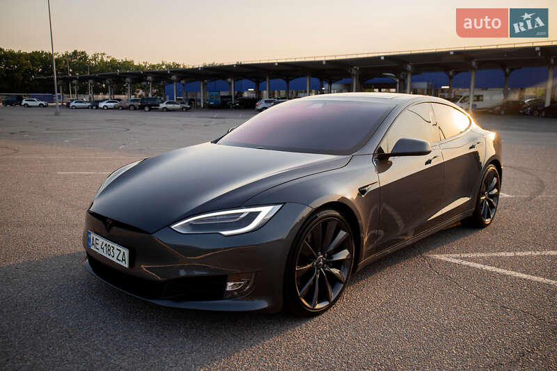 Лифтбек Tesla Model S 2017 в Днепре