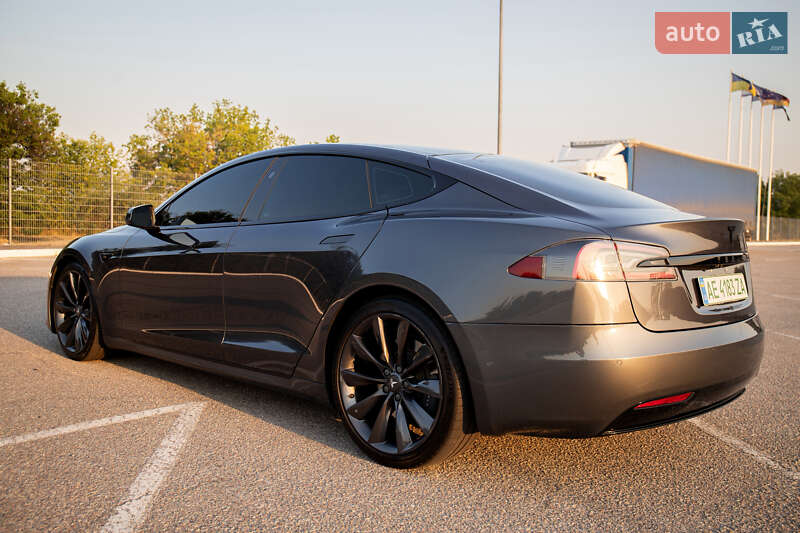 Лифтбек Tesla Model S 2017 в Днепре