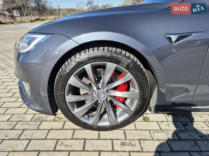 Лифтбек Tesla Model S 2019 в 