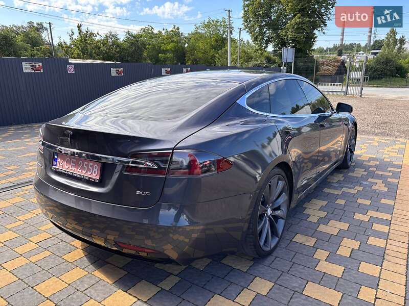 Ліфтбек Tesla Model S 2017 в Львові