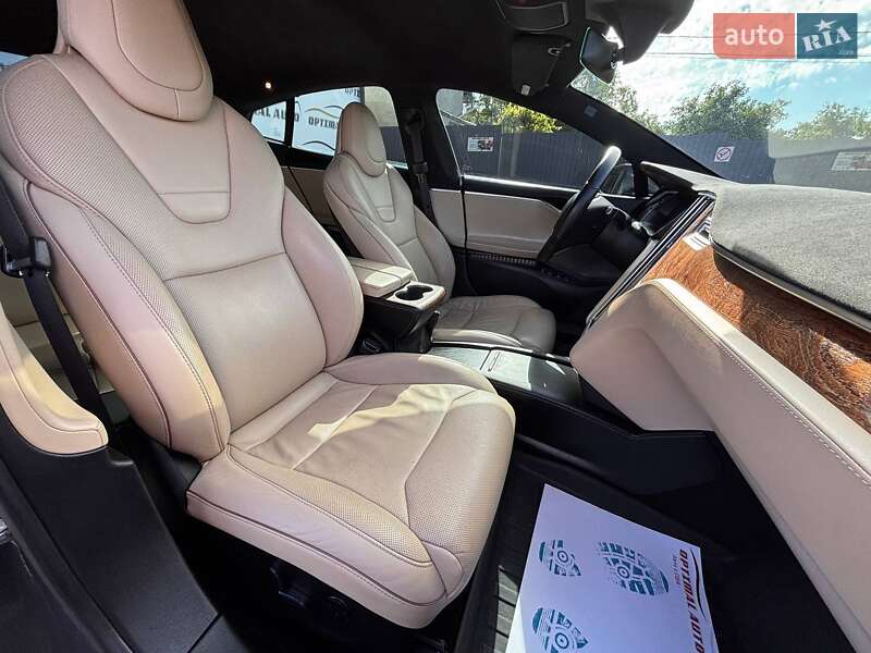 Ліфтбек Tesla Model S 2017 в Львові