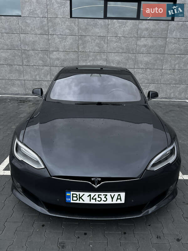 Ліфтбек Tesla Model S 2016 в Сарнах