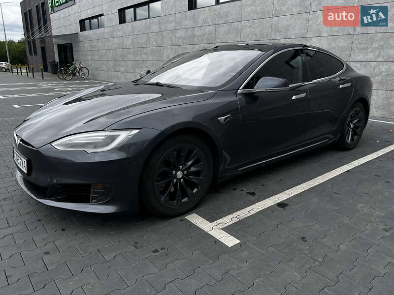 Ліфтбек Tesla Model S 2016 в Сарнах