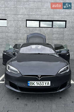 Лифтбек Tesla Model S 2016 в 