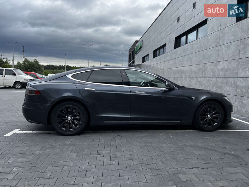 Ліфтбек Tesla Model S 2016 в Сарнах