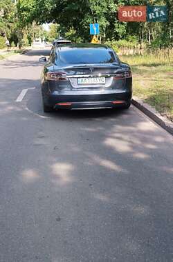 Лифтбек Tesla Model S 2015 в 