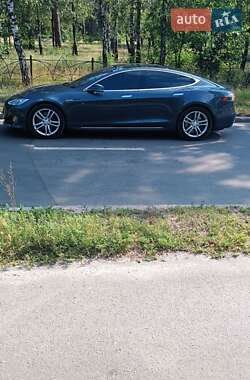 Лифтбек Tesla Model S 2015 в 