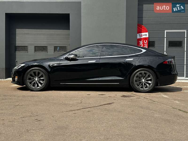 Ліфтбек Tesla Model S 2017 в Києві