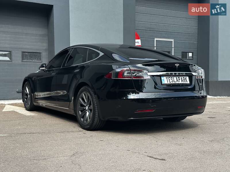 Ліфтбек Tesla Model S 2017 в Києві