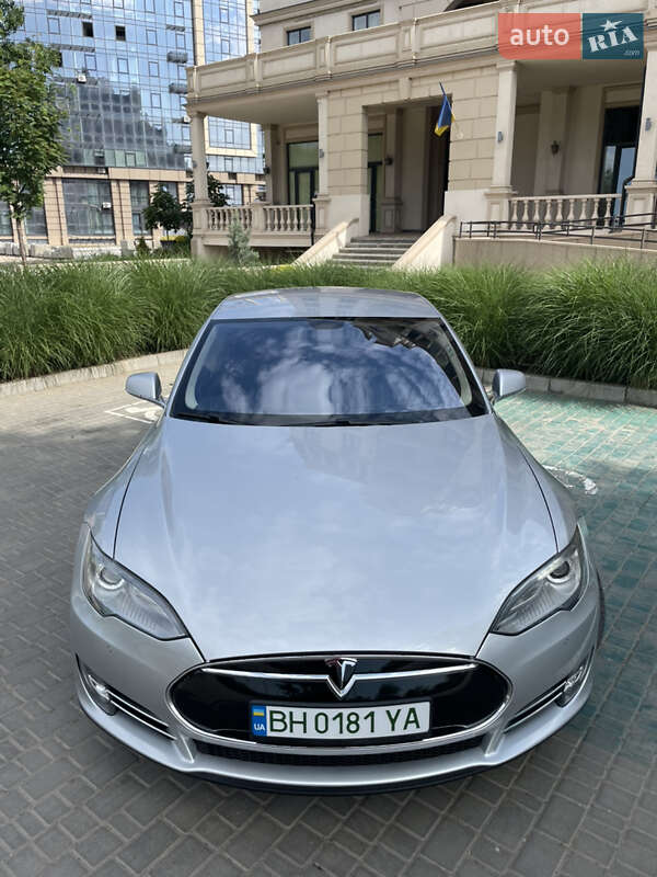 Ліфтбек Tesla Model S 2014 в Одесі