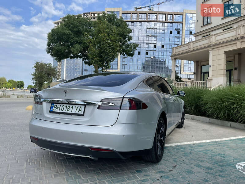Ліфтбек Tesla Model S 2014 в Одесі
