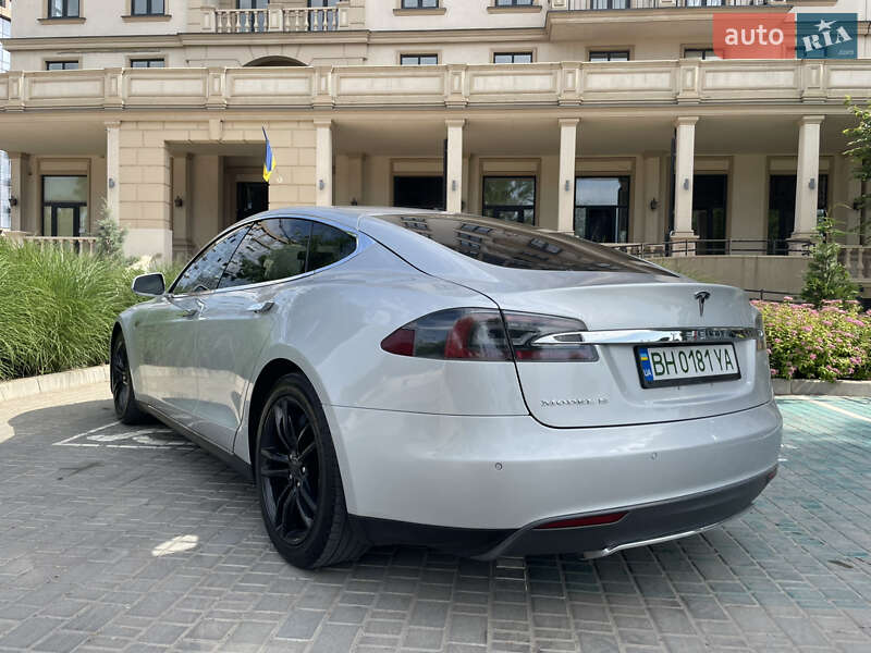 Ліфтбек Tesla Model S 2014 в Одесі