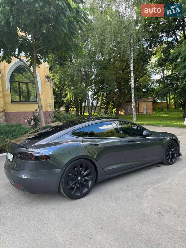 Лифтбек Tesla Model S 2018 в Чернигове
