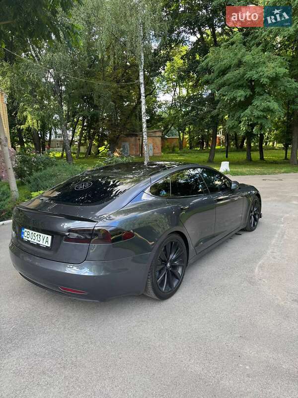 Лифтбек Tesla Model S 2018 в Чернигове