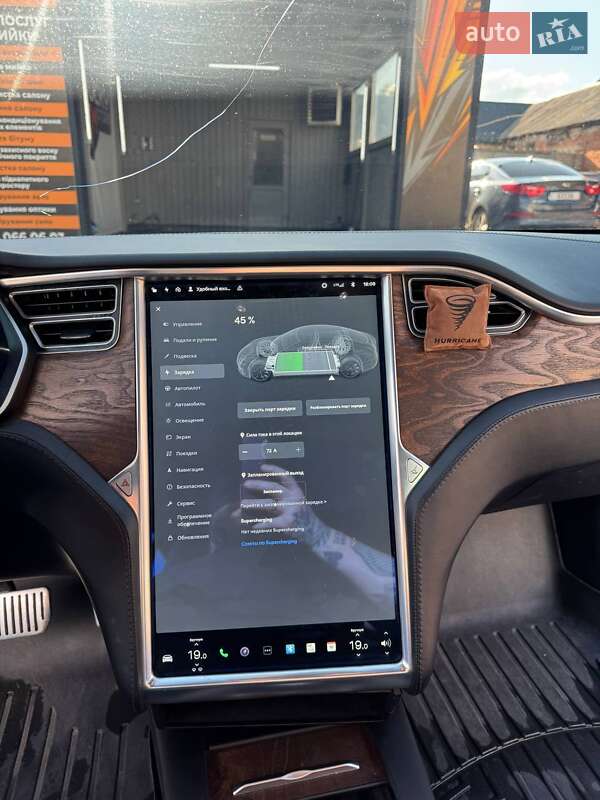Лифтбек Tesla Model S 2018 в Чернигове