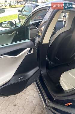 Лифтбек Tesla Model S 2014 в 