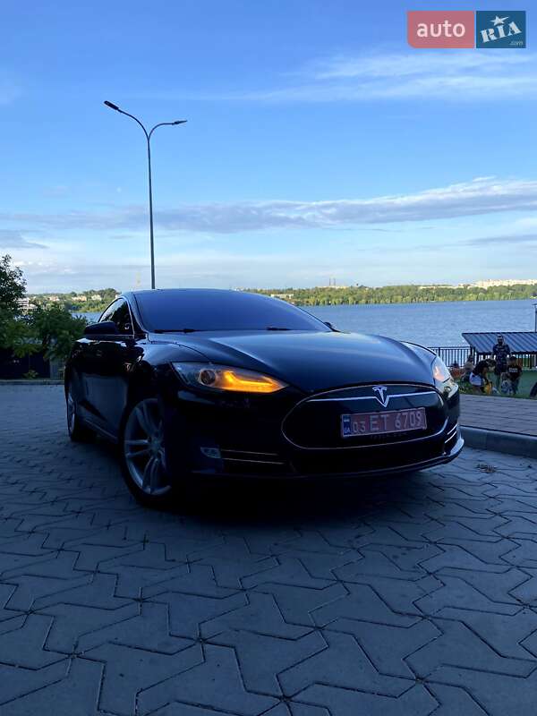 Лифтбек Tesla Model S 2014 в Тернополе