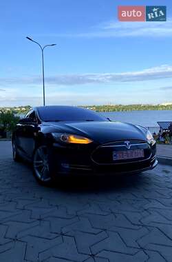 Лифтбек Tesla Model S 2014 в 