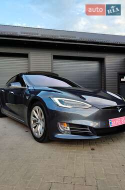 Лифтбек Tesla Model S 2016 в 
