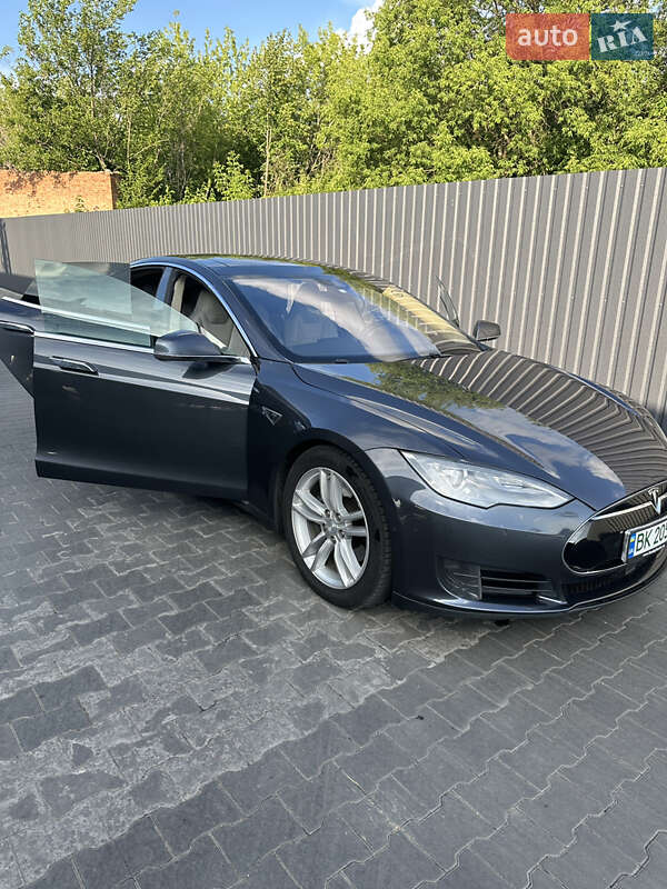 Tesla Model S 2016