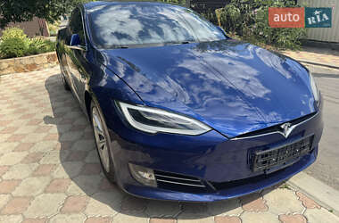 Лифтбек Tesla Model S 2017 в 