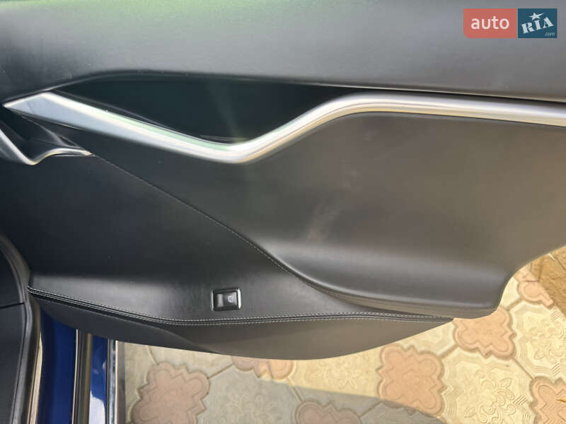 Лифтбек Tesla Model S 2017 в Одессе