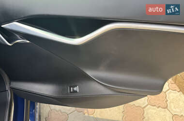 Лифтбек Tesla Model S 2017 в 