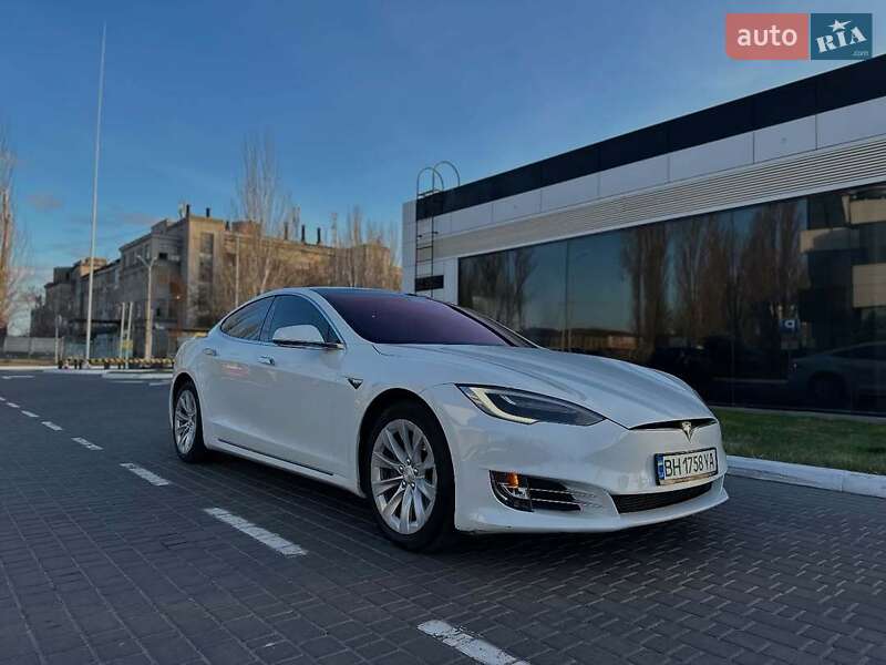 Ліфтбек Tesla Model S 2018 в Львові