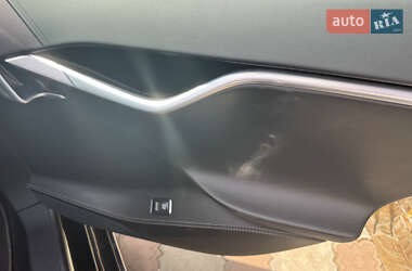 Лифтбек Tesla Model S 2017 в 