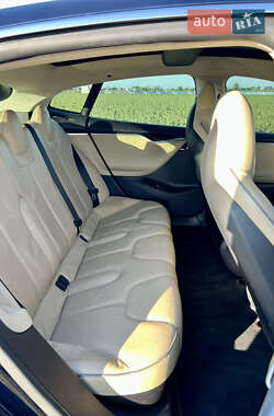 Лифтбек Tesla Model S 2013 в 