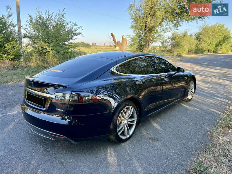 Лифтбек Tesla Model S 2013 в Новомосковске