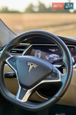 Лифтбек Tesla Model S 2013 в 