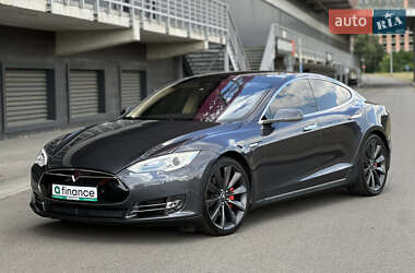 Лифтбек Tesla Model S 2016 в Киеве