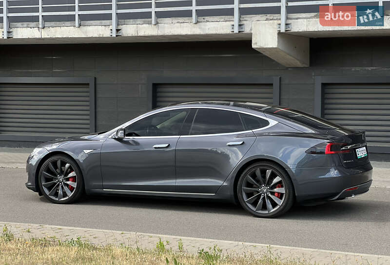 Ліфтбек Tesla Model S 2015 в Києві