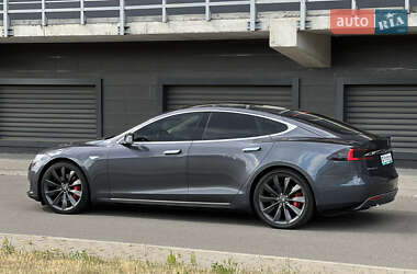 Лифтбек Tesla Model S 2016 в 