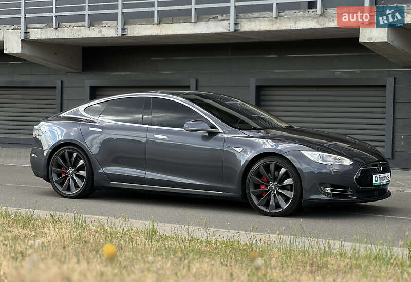 Ліфтбек Tesla Model S 2015 в Києві