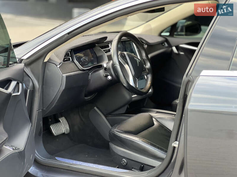 Ліфтбек Tesla Model S 2015 в Києві