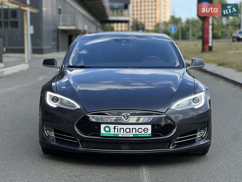 Ліфтбек Tesla Model S 2015 в Києві