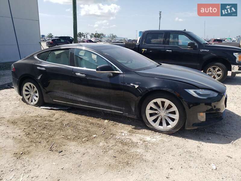 Лифтбек Tesla Model S 2017 в Полтаве