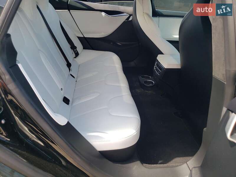 Лифтбек Tesla Model S 2017 в Полтаве