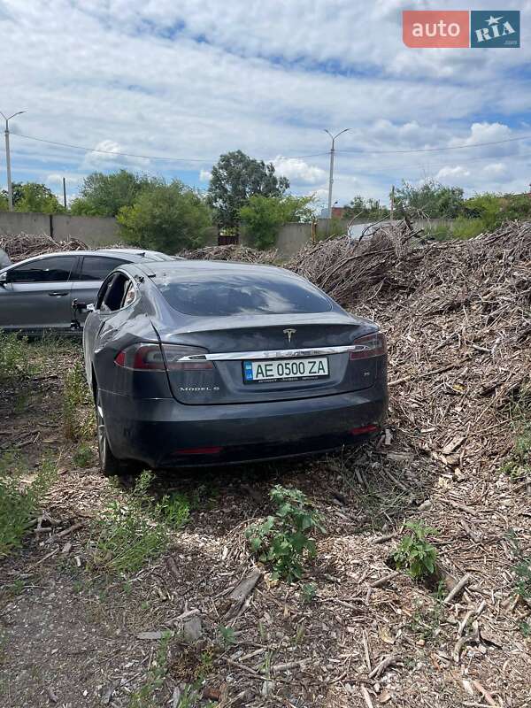 Tesla Model S 2016