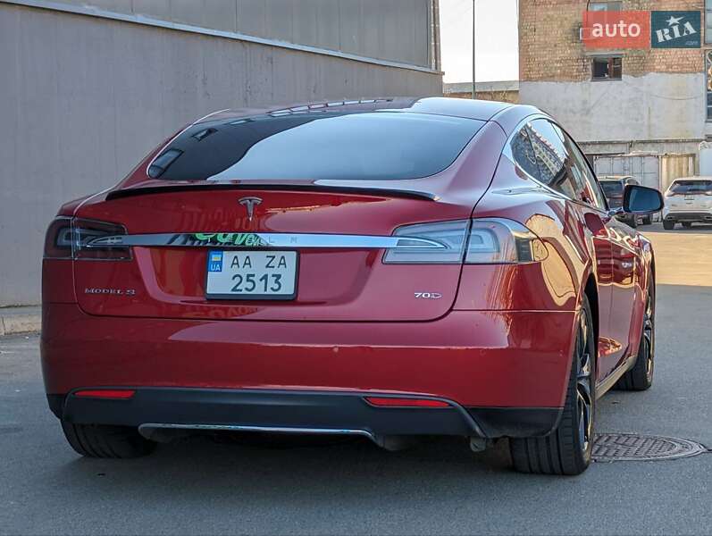Ліфтбек Tesla Model S 2015 в Києві