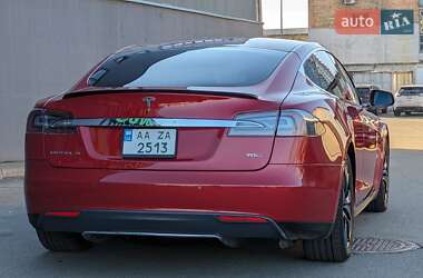 Лифтбек Tesla Model S 2015 в 