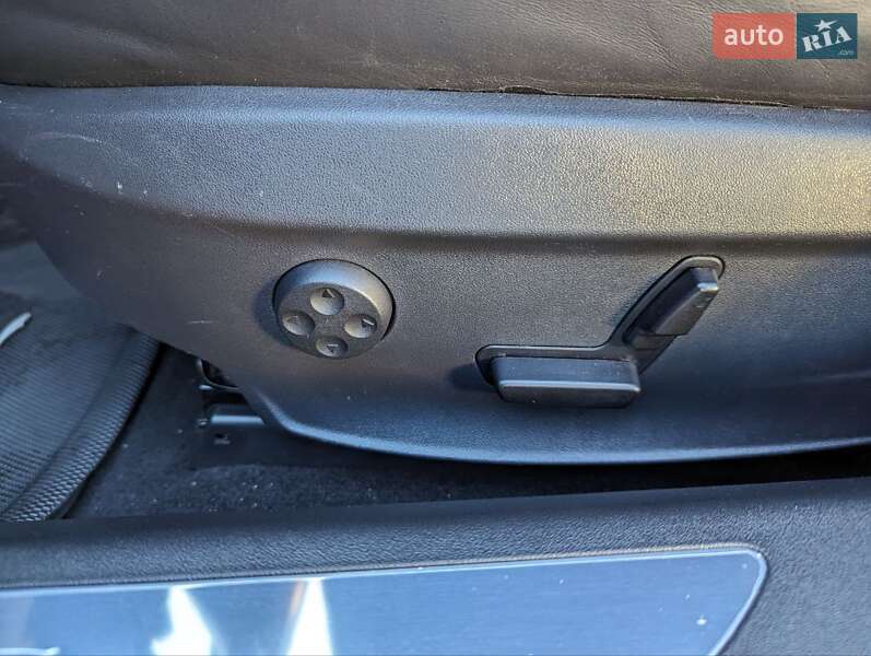 Лифтбек Tesla Model S 2015 в Киеве фото 34 Лифтбек Tesla Model S 2015 в Киеве