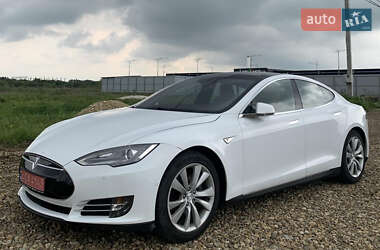 Лифтбек Tesla Model S 2015 в Львове